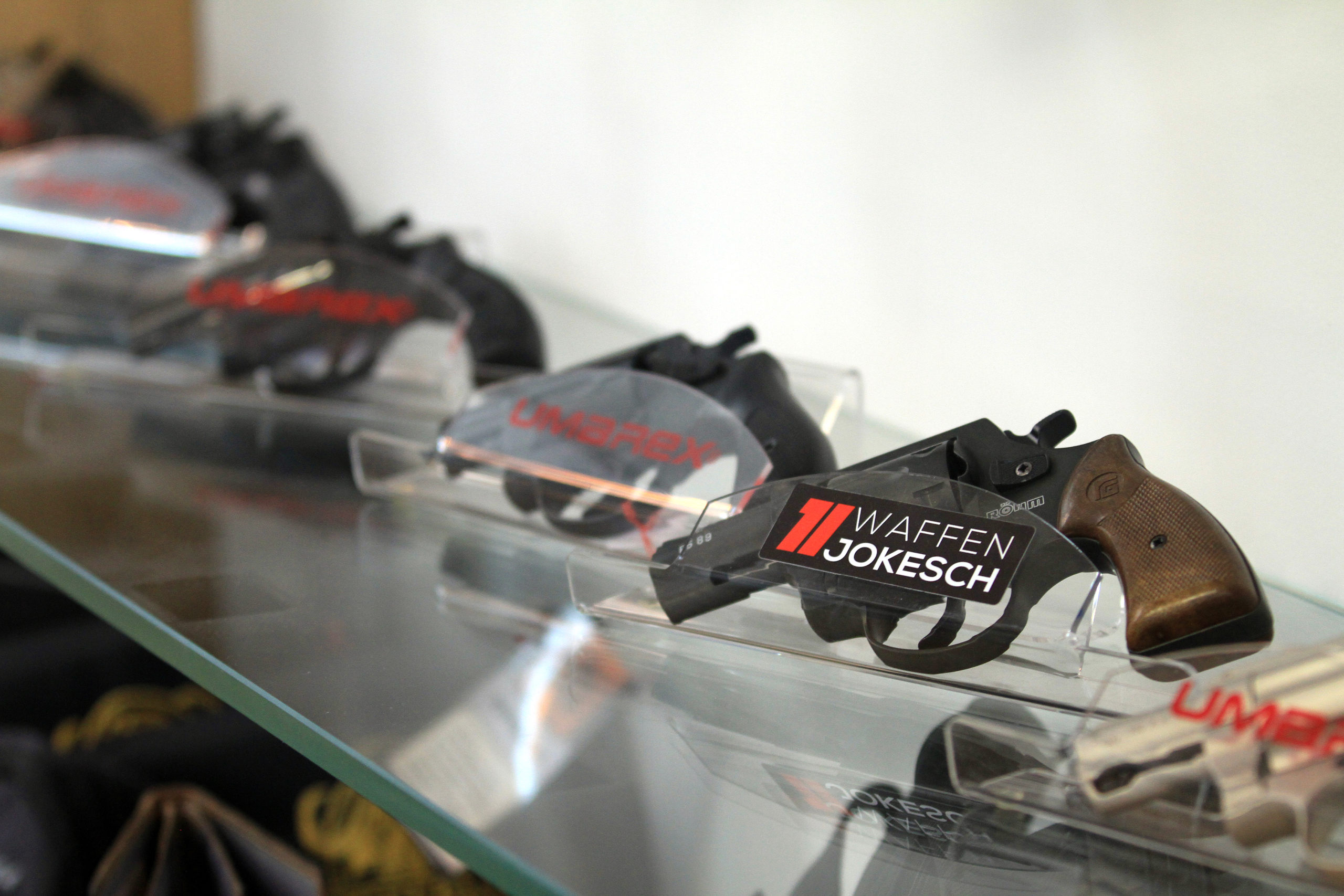 Große Auswahl an Revolvern in unserem Showroom in Esslingen